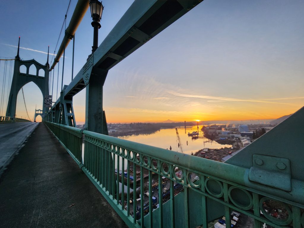 Amanecer sobre el puente St. Johns